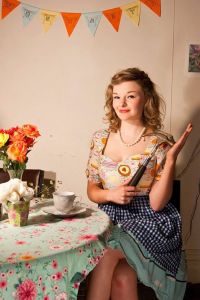 eight_col_Crash_Abby_Housewife